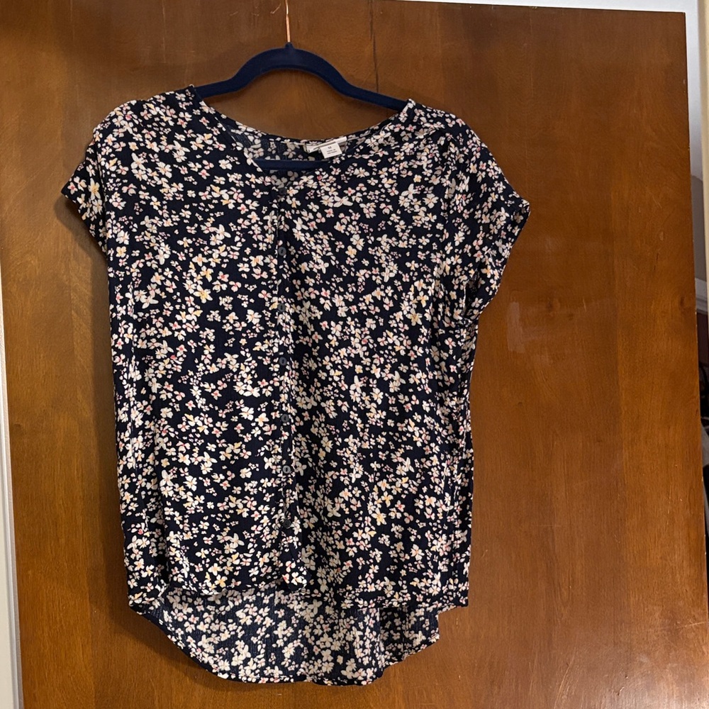 Liz Claiborne Black and Cream Floral Blouse